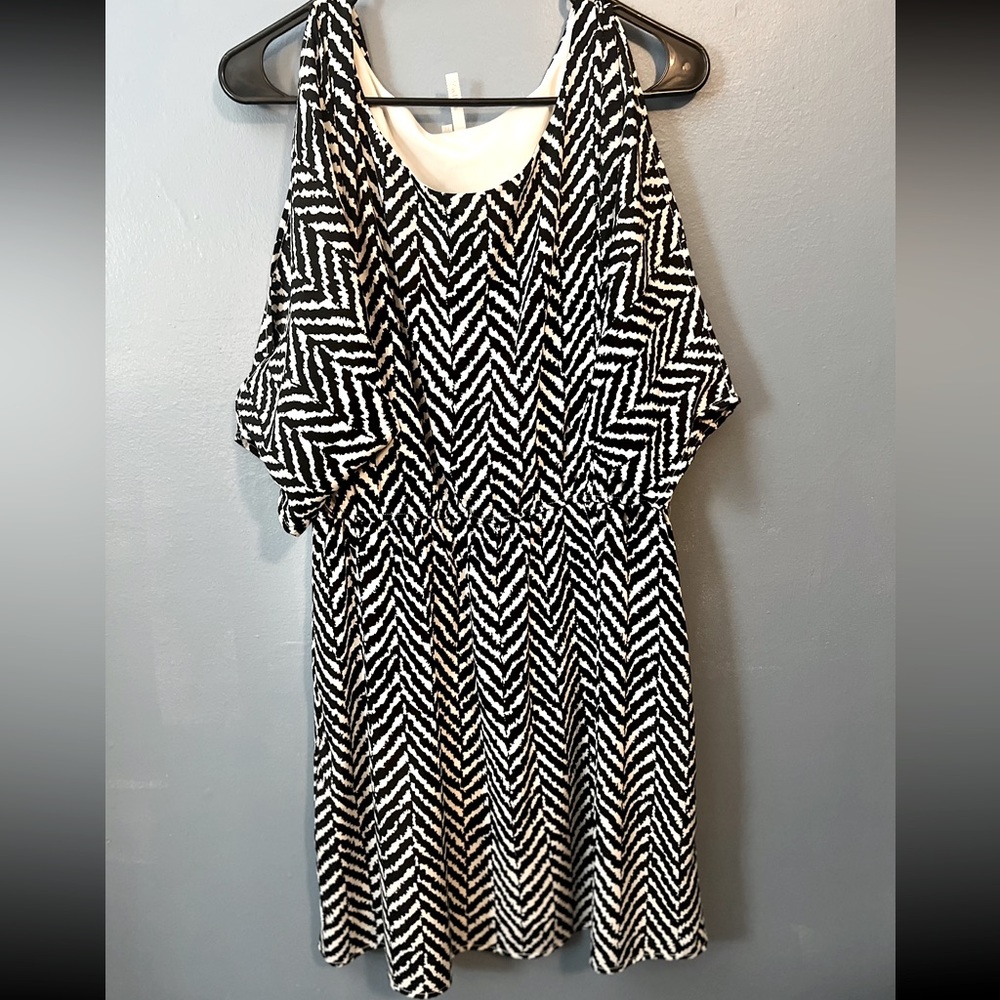 Studio y chevron dress